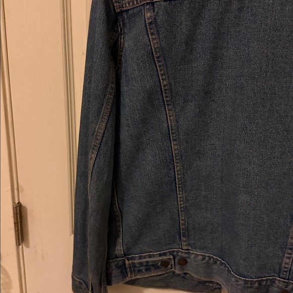 Levi's Men's Classic Blue Denim Jacket - Picture 7 of 8